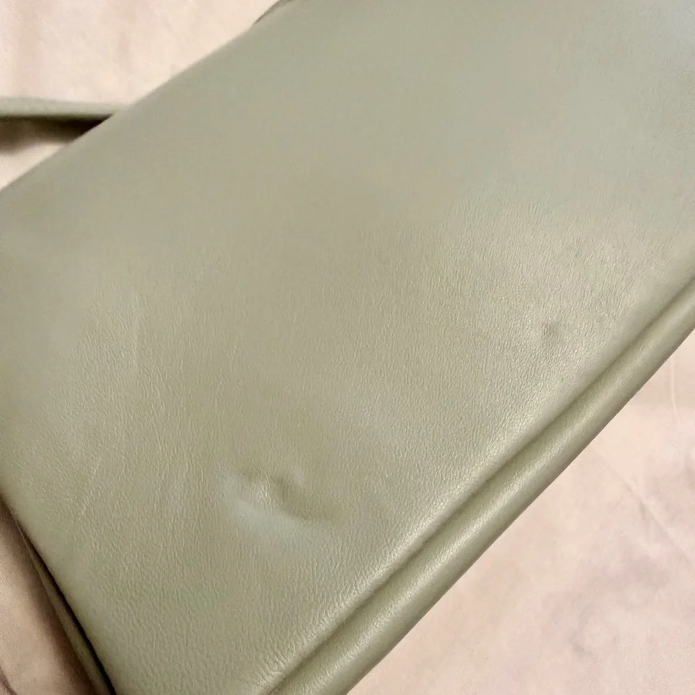 Jas Pearl Clutch with Pearl detail - Picture 8 of 10
